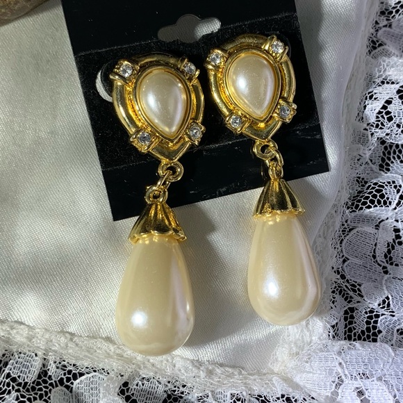 Vintage Jewelry - Vintage Gold Tone Rhinestone Faux Pearl Dangle Runway Design Earrings